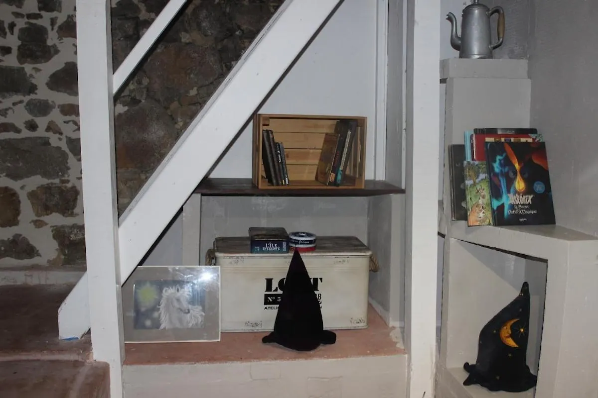 Gite De Merlin L 'Enchanteur Lieuron 0*,